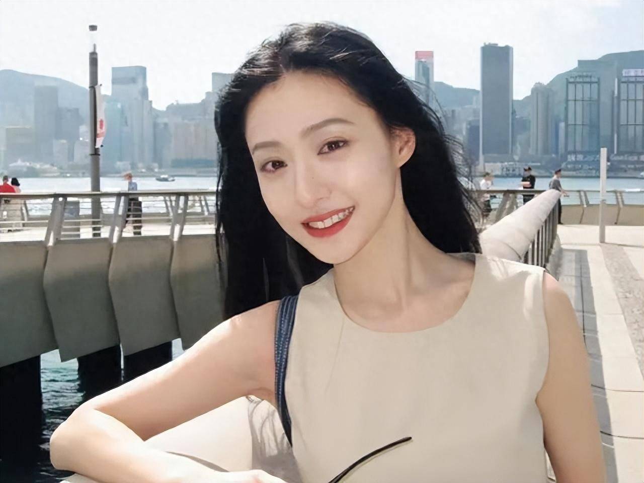 于适混乱恋爱史曝光！为了红同时抱5位富婆